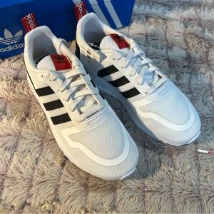 Adidas Kids Multi Sneakers
Size 3